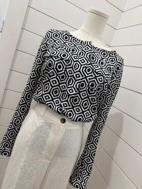 GAP Black & White Geometric Long-Sleeve Blouse